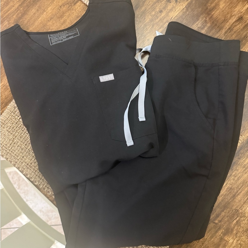Figs Black Scrub Set